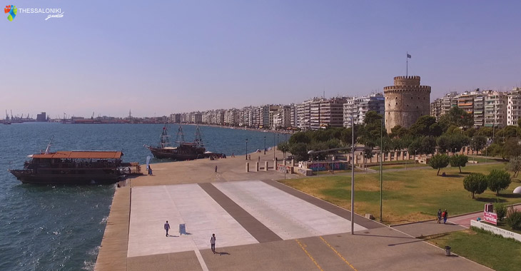Λευκός Πύργος στην Παραλία της Θεσσαλονίκης από ψηλά. Φωτογραφία από drone