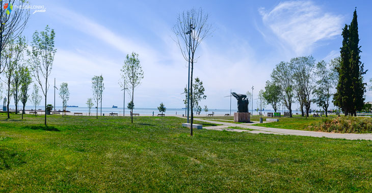 Πάρκο Στη Νέα Παραλία της Θεσσαλονίκης κοντα στο αγαλμα Του μεγάλου Αλεξάνδρου