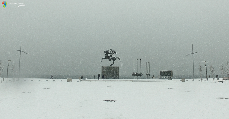Άγαλμα μεγάλου Αλεξάνδρου στη Θεσσαλονίκη με χιόνια (2017)