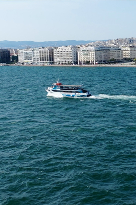 Ανακαλύψτε την Θεσσαλονίκη με την Thessboat Express.