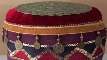 Χρυσά και μάλλινα γαϊτάνια με τα χρυσά στριφτά κορδόνια