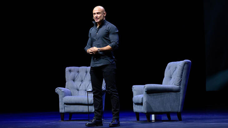 «Από Μηχανής Άνθρωπος» Stand Up Therapy